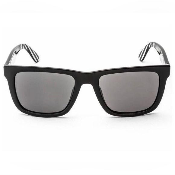 Lacoste Men’s Sunglasses - Picture 5 of 11